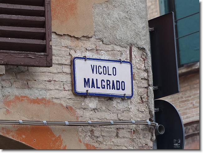 Clicca per scorrere le foto originali ingrandite