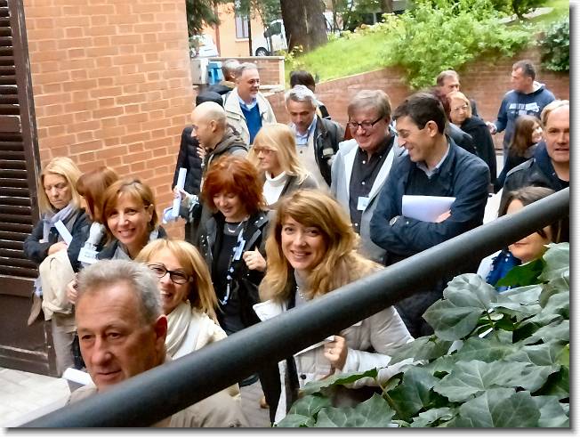 Clicca per scorrere le foto originali ingrandite