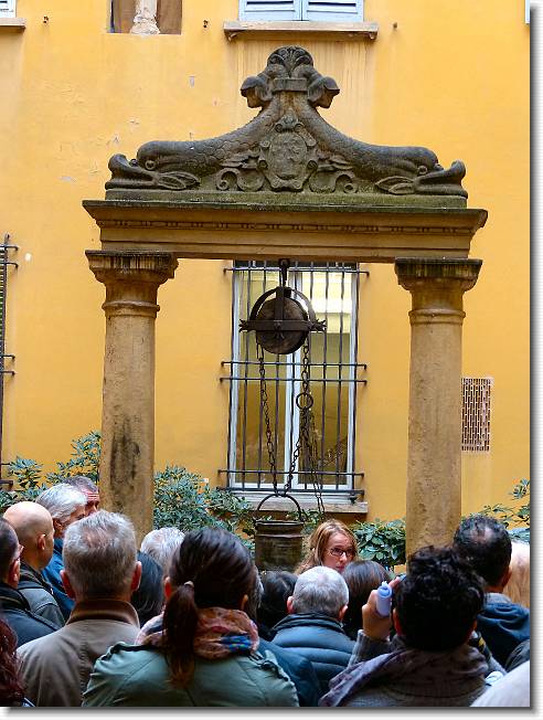 Clicca per scorrere le foto originali ingrandite