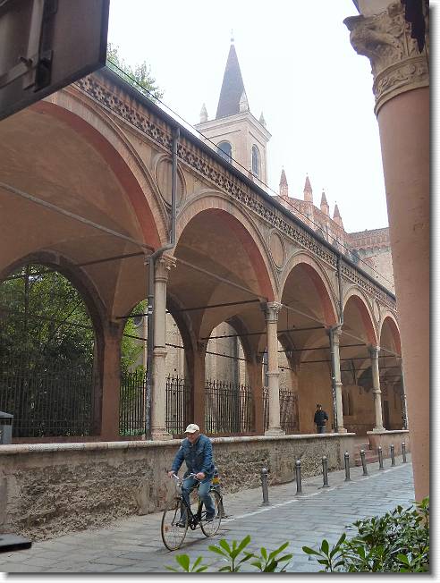 Clicca per scorrere le foto originali ingrandite
