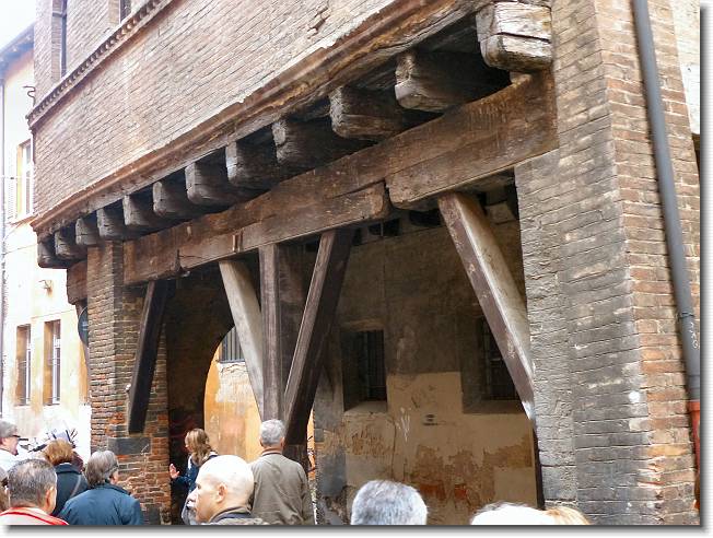 Clicca per scorrere le foto originali ingrandite