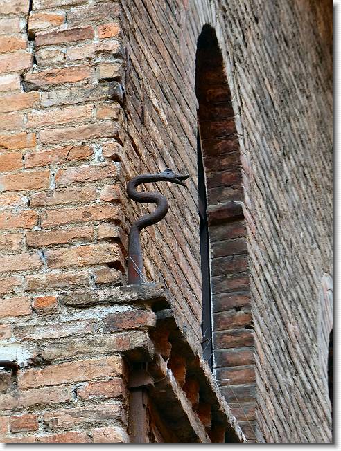 Clicca per scorrere le foto originali ingrandite