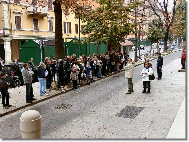Clicca per scorrere le foto originali ingrandite