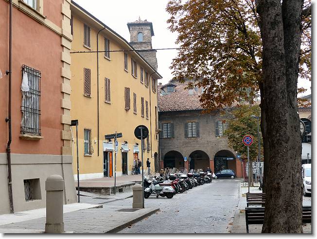 Clicca per scorrere le foto originali ingrandite