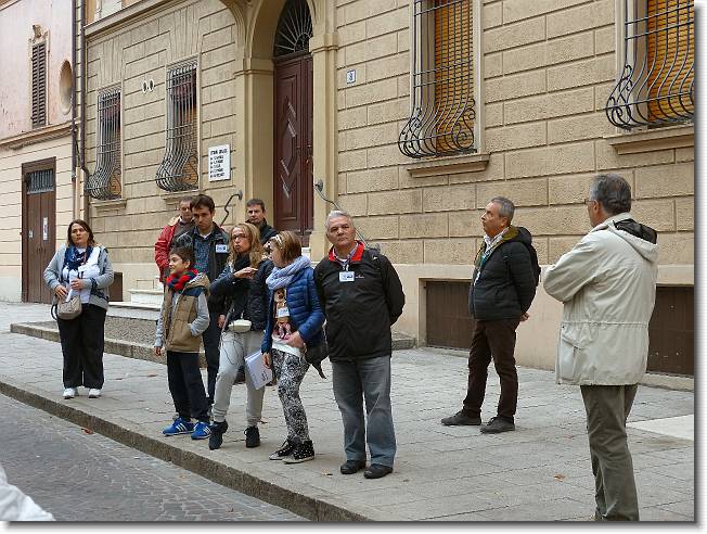 Clicca per scorrere le foto originali ingrandite