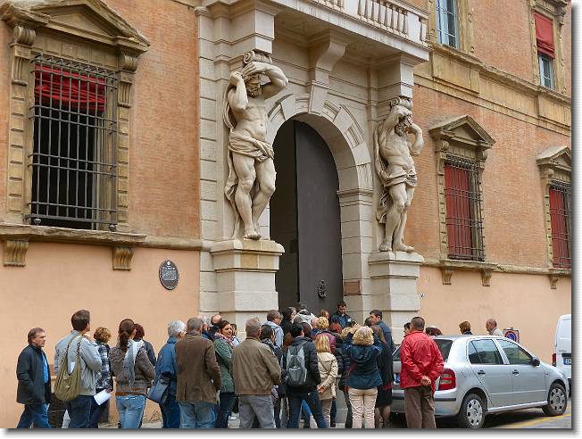 Clicca per scorrere le foto originali ingrandite