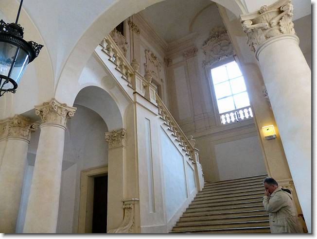 Clicca per scorrere le foto originali ingrandite