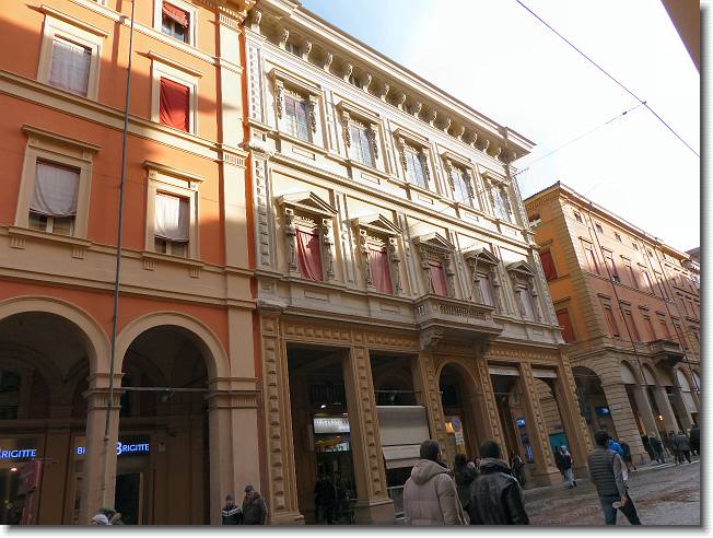 Clicca per scorrere le foto originali ingrandite