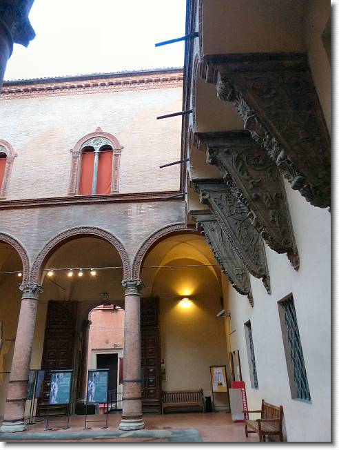 Clicca per scorrere le foto originali ingrandite