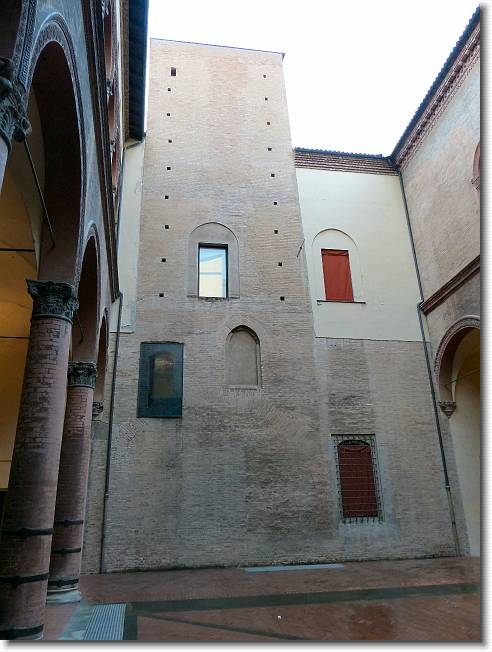 Clicca per scorrere le foto originali ingrandite