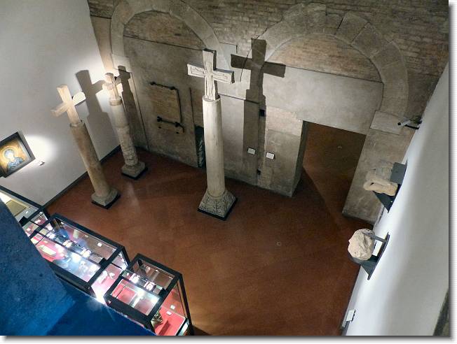 Clicca per scorrere le foto originali ingrandite