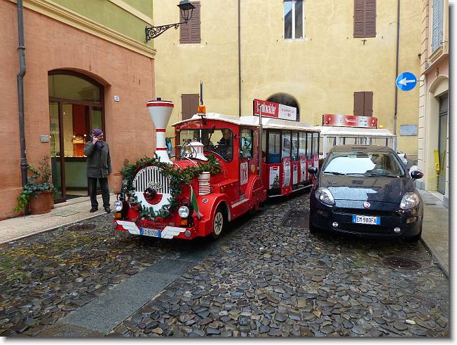 Clicca per scorrere le foto originali ingrandite