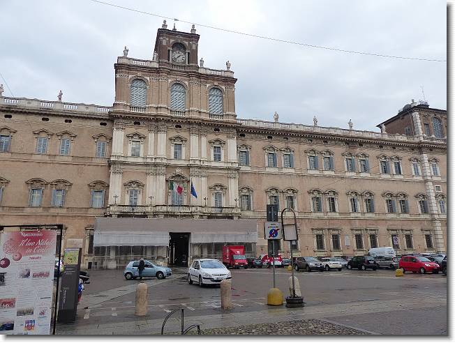 Clicca per scorrere le foto originali ingrandite