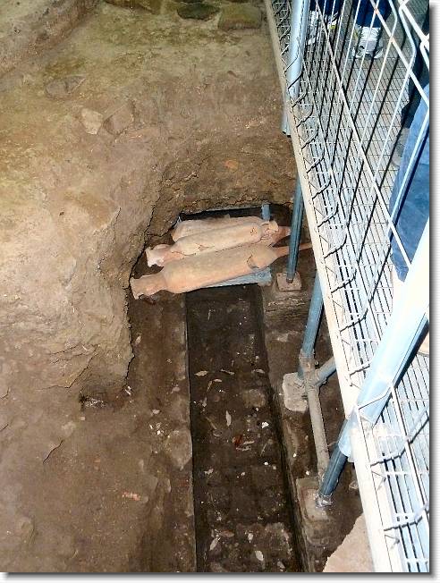 Clicca per scorrere le foto originali ingrandite