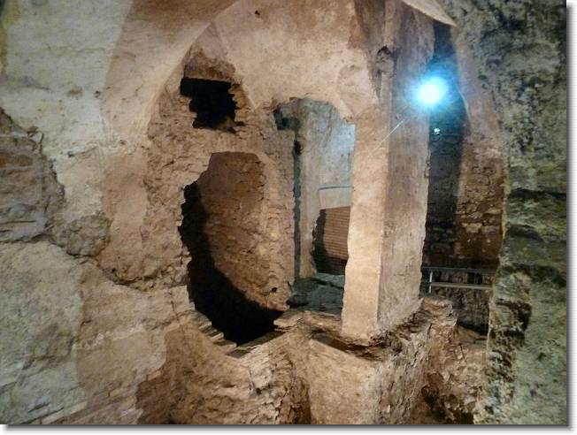 Clicca per scorrere le foto originali ingrandite