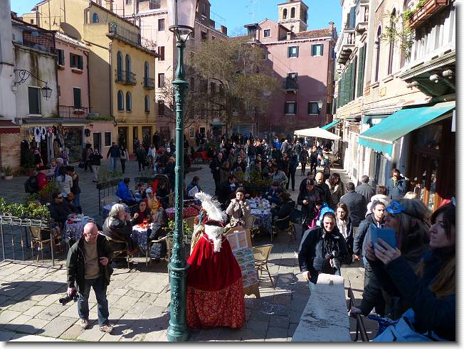Clicca per scorrere le foto originali ingrandite