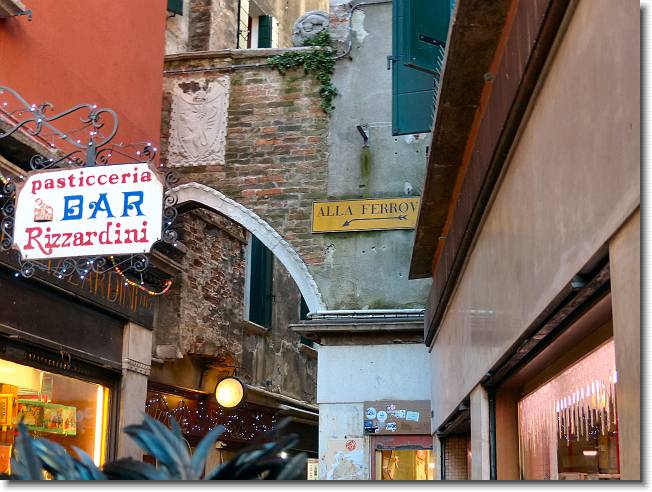Clicca per scorrere le foto originali ingrandite