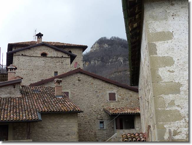 Clicca per scorrere le foto originali ingrandite