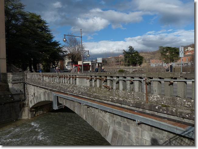 Clicca per scorrere le foto originali ingrandite