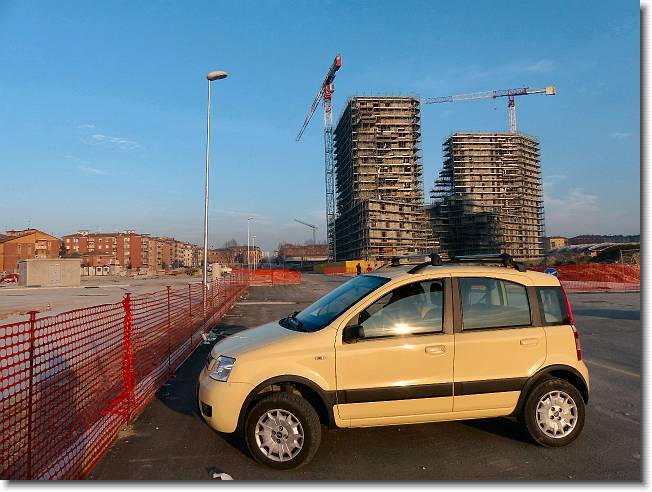 Clicca per scorrere le foto originali ingrandite