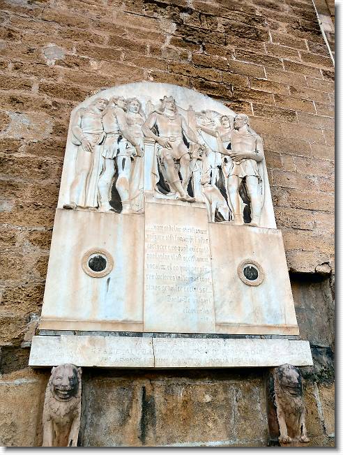 Clicca per scorrere le foto originali ingrandite