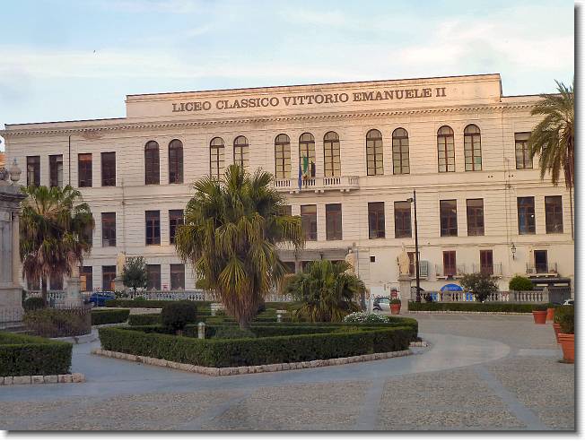 Clicca per scorrere le foto originali ingrandite