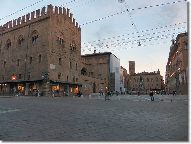 Clicca per scorrere le foto originali ingrandite