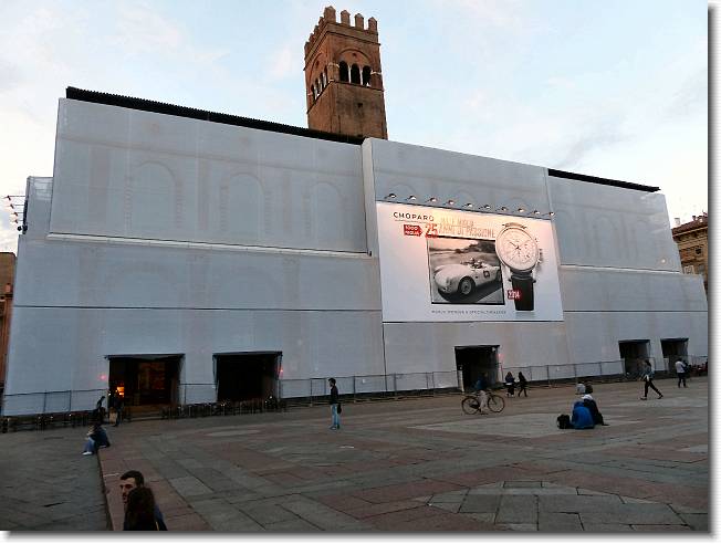 Clicca per scorrere le foto originali ingrandite