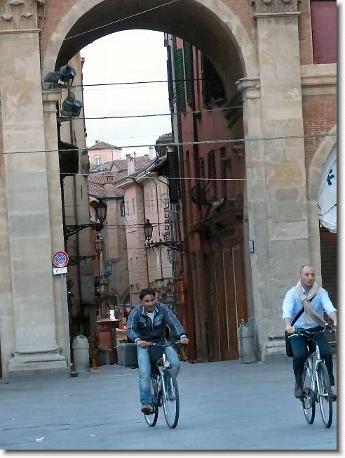 Clicca per scorrere le foto originali ingrandite