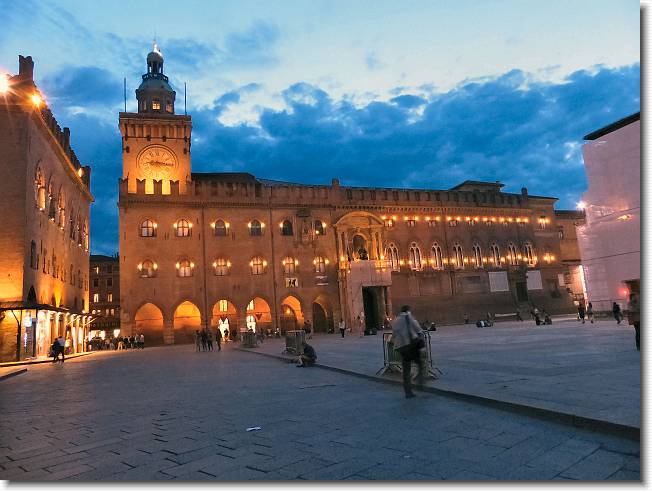 Clicca per scorrere le foto originali ingrandite