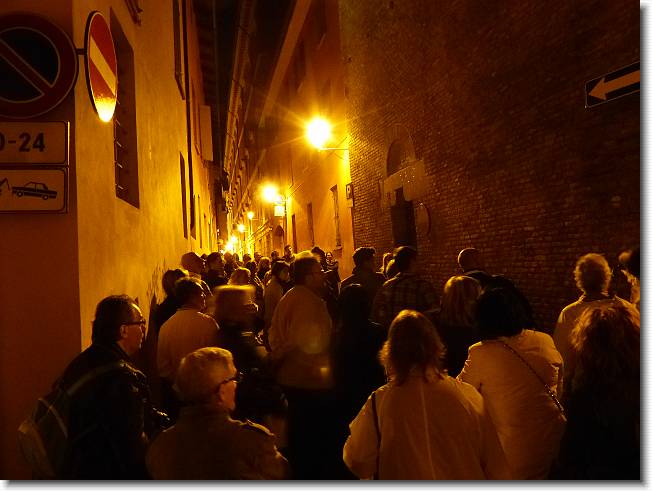 Clicca per scorrere le foto originali ingrandite