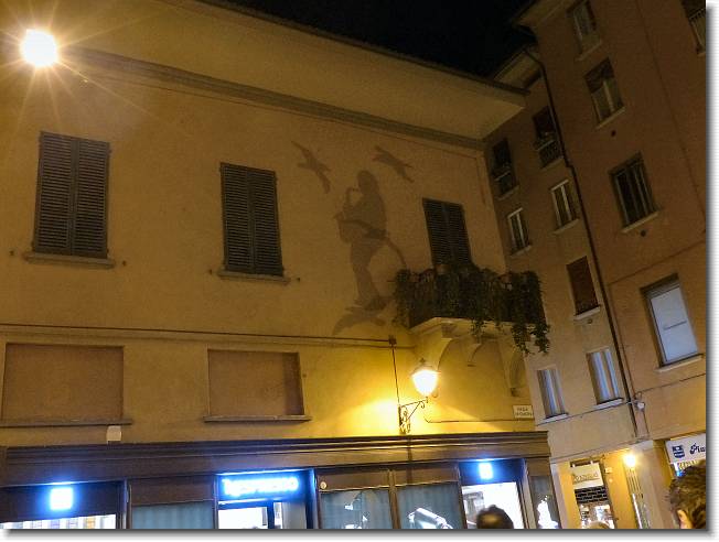 Clicca per scorrere le foto originali ingrandite
