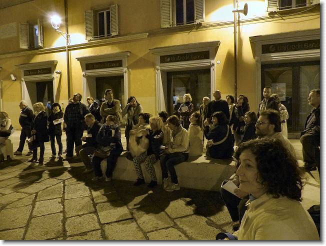 Clicca per scorrere le foto originali ingrandite