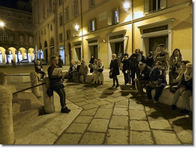 Clicca per scorrere le foto originali ingrandite