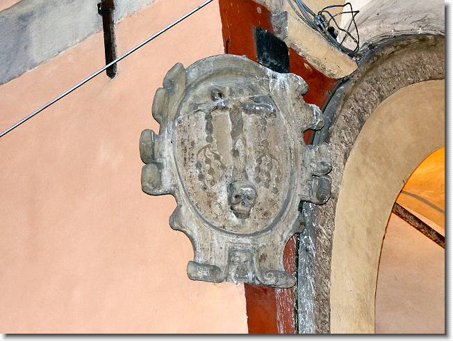 Clicca per scorrere le foto originali ingrandite