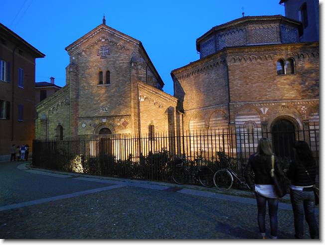 Clicca per scorrere le foto originali ingrandite