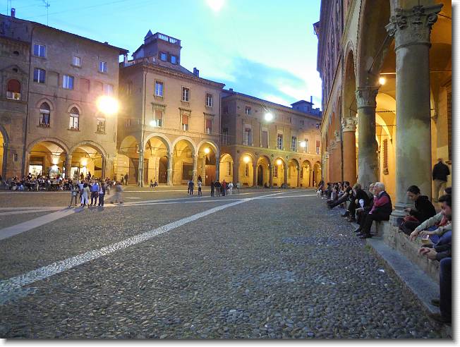 Clicca per scorrere le foto originali ingrandite