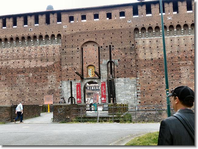 Clicca per scorrere le foto originali ingrandite
