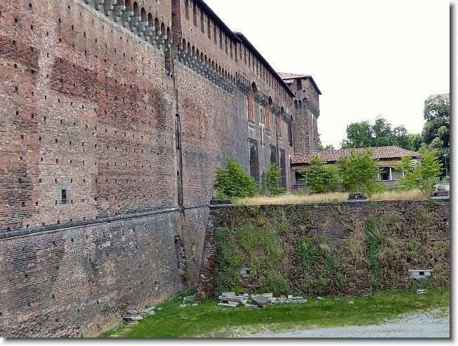 Clicca per scorrere le foto originali ingrandite