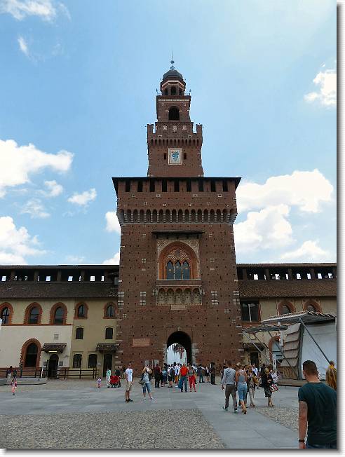 Clicca per scorrere le foto originali ingrandite