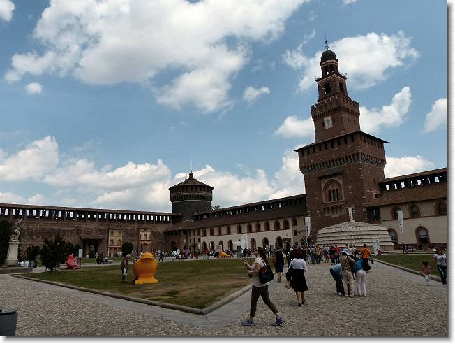 Clicca per scorrere le foto originali ingrandite