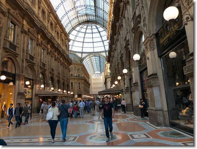 Clicca per scorrere le foto originali ingrandite