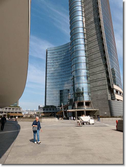 Clicca per scorrere le foto originali ingrandite