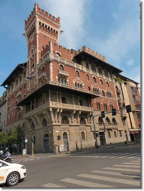 Clicca per scorrere le foto originali ingrandite