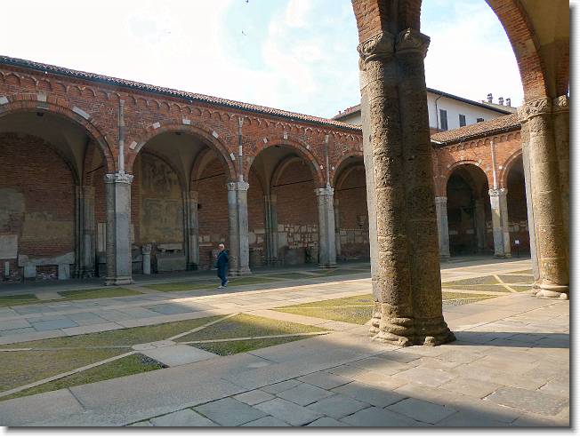 Clicca per scorrere le foto originali ingrandite