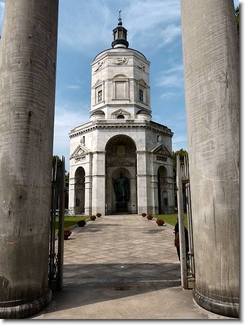 Clicca per scorrere le foto originali ingrandite