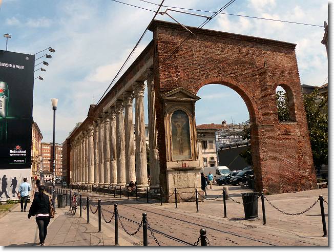 Clicca per scorrere le foto originali ingrandite