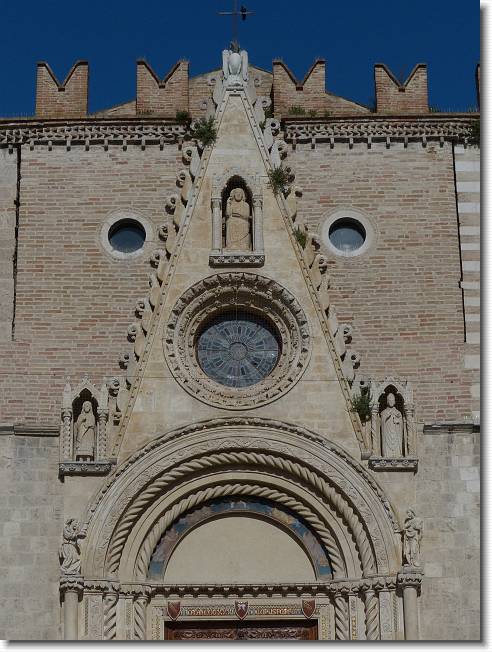Clicca per scorrere le foto originali ingrandite