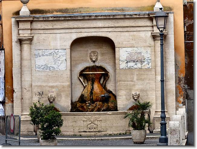 Clicca per scorrere le foto originali ingrandite