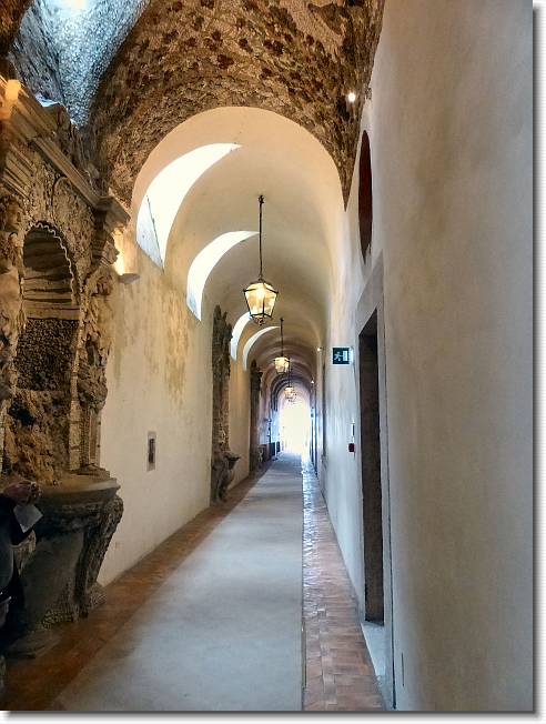 Clicca per scorrere le foto originali ingrandite